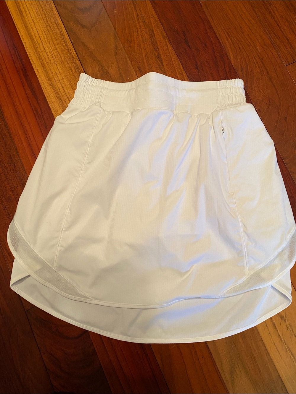 LuluLemon Women’s White Hotty hot Skirt skort with Elastic Waist